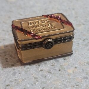 Boyds Bears Uncle Beans Treasure Box Cocoa's Candy Box With Morsel McNibble